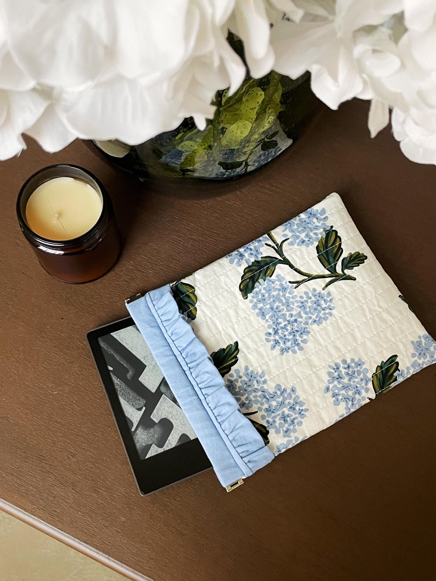 Miss Sampson Kindle Sleeve